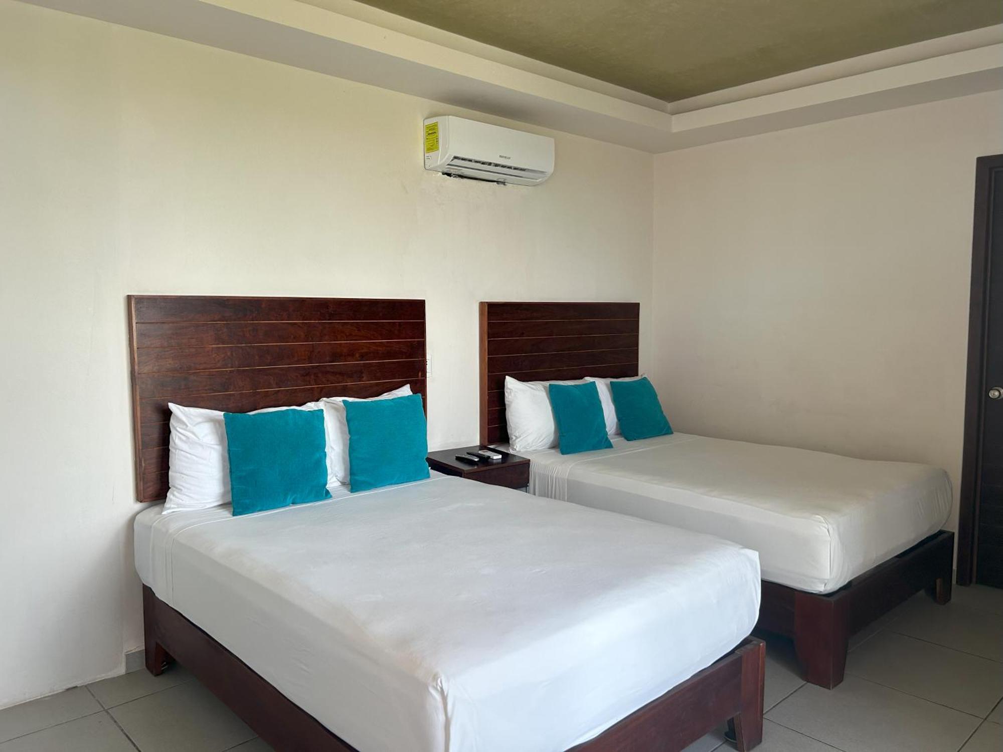 Aquastar Hotel & Apartments Mahahual Buitenkant foto