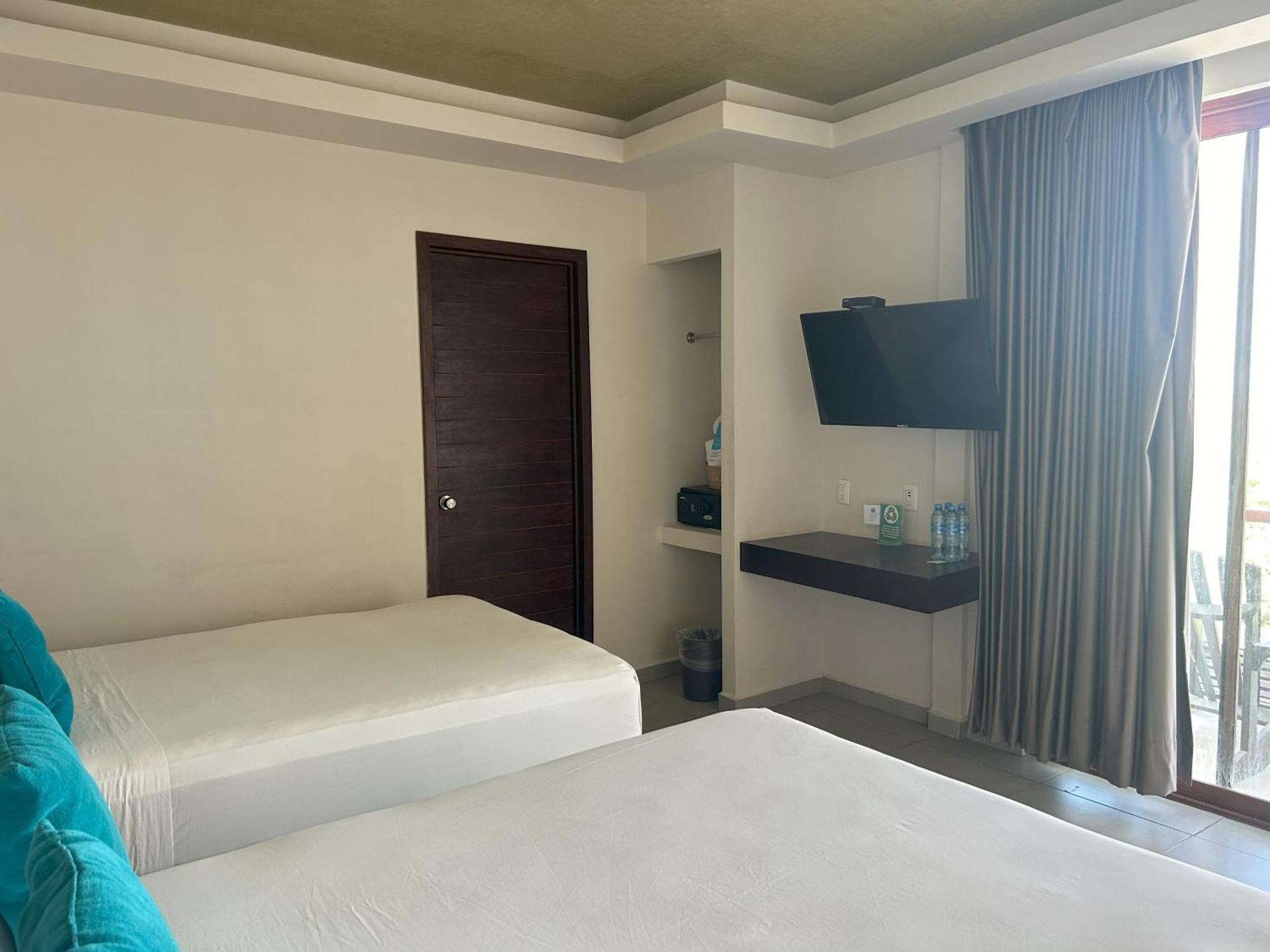 Aquastar Hotel & Apartments Mahahual Buitenkant foto
